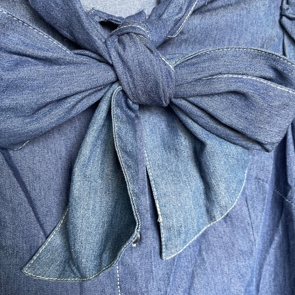 Denim Bow-Tie Blouse – Medium – Puff Sleeve Button-Down - Picture 5 of 7